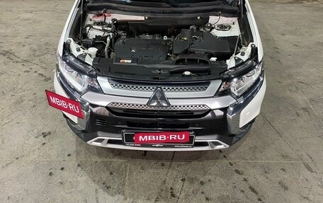 Mitsubishi Outlander III рестайлинг 3, 2018 год, 2 150 000 рублей, 17 фотография