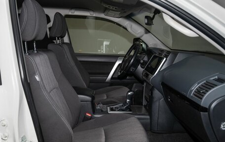 Toyota Land Cruiser Prado 150 рестайлинг 2, 2021 год, 5 410 000 рублей, 8 фотография