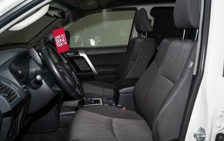 Toyota Land Cruiser Prado 150 рестайлинг 2, 2021 год, 5 410 000 рублей, 6 фотография