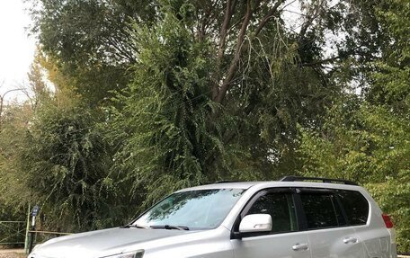 Toyota Land Cruiser Prado 150 рестайлинг 2, 2013 год, 2 750 000 рублей, 1 фотография