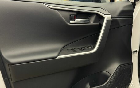 Toyota RAV4, 2024 год, 4 200 000 рублей, 9 фотография