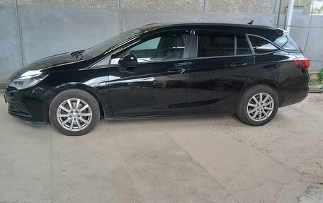 Opel Astra K, 2017 год, 1 250 000 рублей, 4 фотография