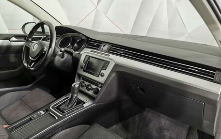 Volkswagen Passat B8 рестайлинг, 2017 год, 1 735 000 рублей, 9 фотография