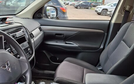 Mitsubishi Outlander III рестайлинг 3, 2015 год, 1 530 000 рублей, 2 фотография