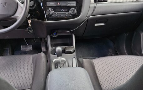 Mitsubishi Outlander III рестайлинг 3, 2015 год, 1 530 000 рублей, 6 фотография