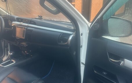 Toyota Hilux VIII, 2017 год, 3 550 000 рублей, 2 фотография