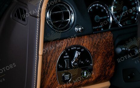 Rolls-Royce Cullinan, 2019 год, 30 900 000 рублей, 12 фотография