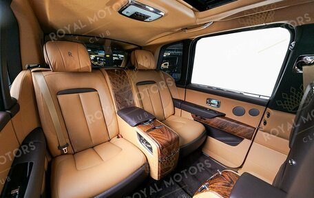 Rolls-Royce Cullinan, 2019 год, 30 900 000 рублей, 16 фотография