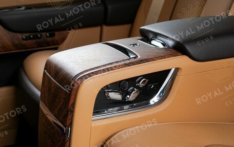 Rolls-Royce Cullinan, 2019 год, 30 900 000 рублей, 17 фотография