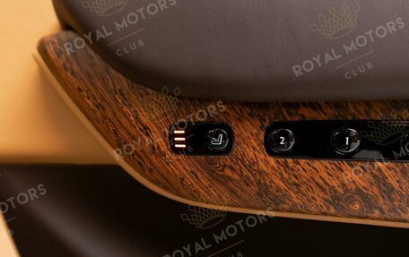 Rolls-Royce Cullinan, 2019 год, 30 900 000 рублей, 23 фотография