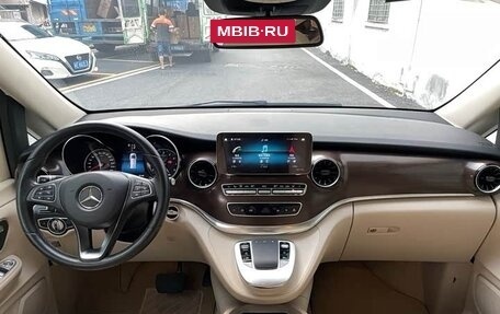 Mercedes-Benz V-Класс, 2022 год, 5 300 000 рублей, 11 фотография