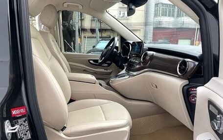 Mercedes-Benz V-Класс, 2022 год, 5 300 000 рублей, 17 фотография
