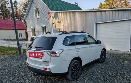 Mitsubishi Outlander III рестайлинг 3, 2013 год, 1 370 000 рублей, 3 фотография