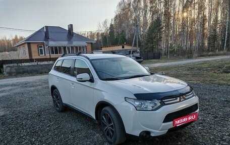 Mitsubishi Outlander III рестайлинг 3, 2013 год, 1 370 000 рублей, 6 фотография