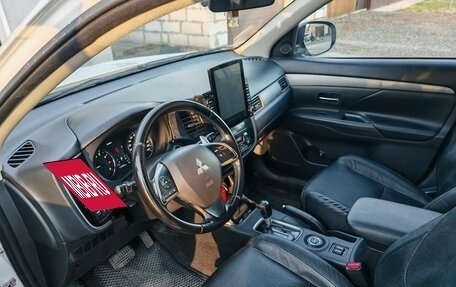 Mitsubishi Outlander III рестайлинг 3, 2013 год, 1 370 000 рублей, 9 фотография