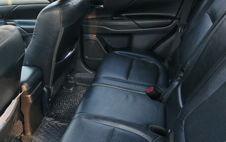 Mitsubishi Outlander III рестайлинг 3, 2013 год, 1 370 000 рублей, 10 фотография