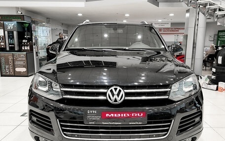 Volkswagen Touareg III, 2011 год, 1 995 000 рублей, 2 фотография