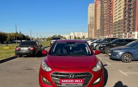 Hyundai i30 II рестайлинг, 2015 год, 899 000 рублей, 2 фотография