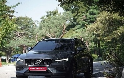 Volvo V60 Cross Country II, 2022 год, 3 850 000 рублей, 1 фотография
