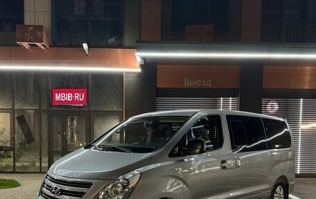 Hyundai Grand Starex Grand Starex I рестайлинг 2, 2016 год, 2 380 000 рублей, 2 фотография