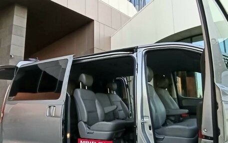 Hyundai Grand Starex Grand Starex I рестайлинг 2, 2016 год, 2 380 000 рублей, 11 фотография