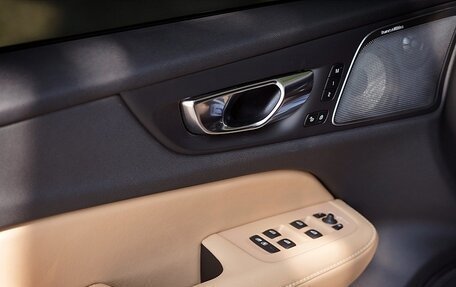 Volvo V60 Cross Country II, 2022 год, 3 850 000 рублей, 14 фотография