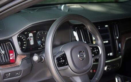 Volvo V60 Cross Country II, 2022 год, 3 850 000 рублей, 5 фотография