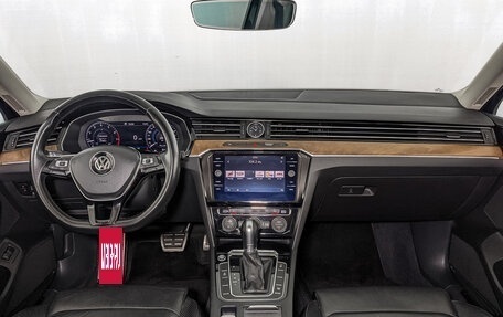 Volkswagen Passat B8 рестайлинг, 2018 год, 1 850 000 рублей, 14 фотография