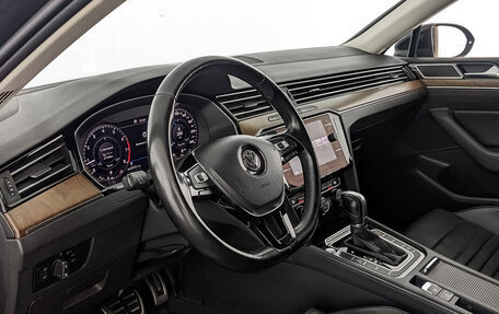 Volkswagen Passat B8 рестайлинг, 2018 год, 1 850 000 рублей, 15 фотография