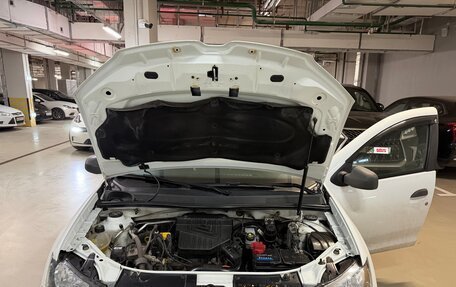 Renault Logan II, 2017 год, 700 000 рублей, 2 фотография