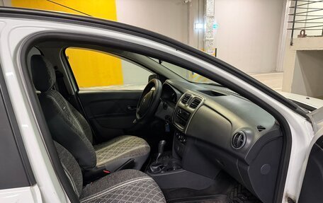 Renault Logan II, 2017 год, 700 000 рублей, 5 фотография