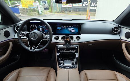 Mercedes-Benz E-Класс, 2022 год, 3 850 000 рублей, 4 фотография