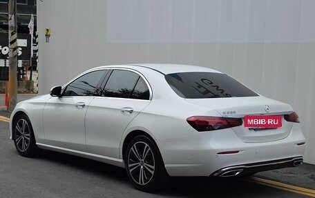 Mercedes-Benz E-Класс, 2022 год, 3 850 000 рублей, 3 фотография