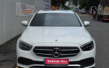 Mercedes-Benz E-Класс, 2022 год, 3 850 000 рублей, 2 фотография
