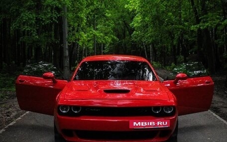 Dodge Challenger III рестайлинг 2, 2022 год, 9 500 000 рублей, 3 фотография