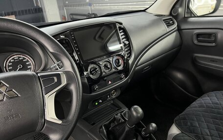 Mitsubishi L200 IV рестайлинг, 2023 год, 3 520 000 рублей, 6 фотография