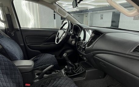 Mitsubishi L200 IV рестайлинг, 2023 год, 3 520 000 рублей, 13 фотография