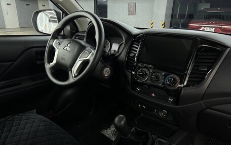 Mitsubishi L200 IV рестайлинг, 2023 год, 3 520 000 рублей, 17 фотография