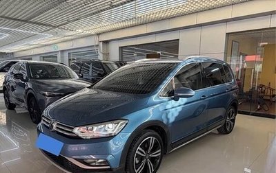 Volkswagen Touran III, 2022 год, 2 430 000 рублей, 1 фотография