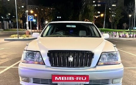 Toyota Crown Majesta, 2000 год, 1 200 000 рублей, 1 фотография