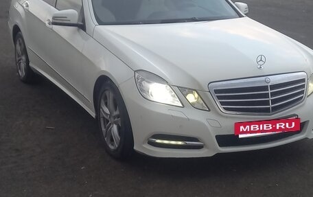 Mercedes-Benz E-Класс, 2011 год, 1 750 000 рублей, 2 фотография