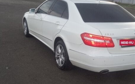 Mercedes-Benz E-Класс, 2011 год, 1 750 000 рублей, 6 фотография