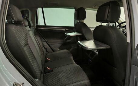 Volkswagen Tiguan II, 2018 год, 1 763 000 рублей, 15 фотография