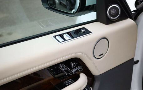 Land Rover Range Rover IV рестайлинг, 2018 год, 4 800 000 рублей, 26 фотография