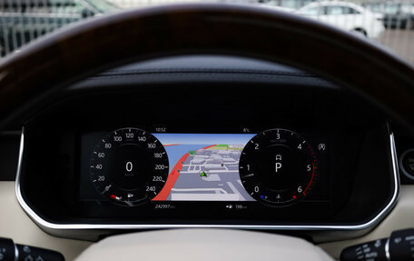 Land Rover Range Rover IV рестайлинг, 2018 год, 4 800 000 рублей, 32 фотография