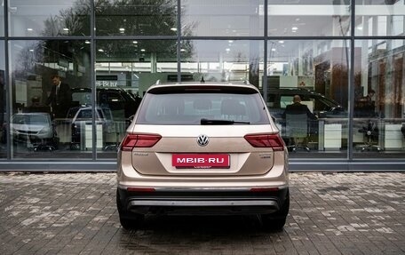 Volkswagen Tiguan II, 2017 год, 2 700 000 рублей, 4 фотография