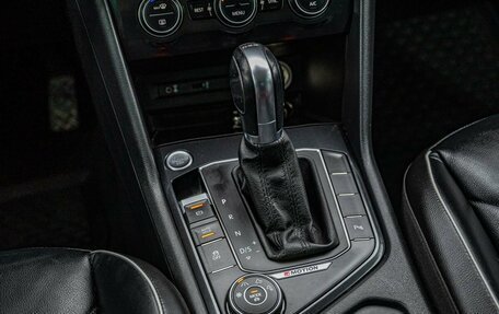 Volkswagen Tiguan II, 2017 год, 2 700 000 рублей, 22 фотография