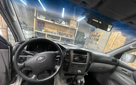 Toyota Land Cruiser 100 рестайлинг 2, 2007 год, 2 350 000 рублей, 12 фотография