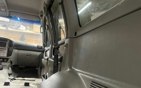 Toyota Land Cruiser 100 рестайлинг 2, 2007 год, 2 350 000 рублей, 11 фотография