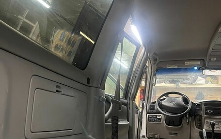 Toyota Land Cruiser 100 рестайлинг 2, 2007 год, 2 350 000 рублей, 33 фотография